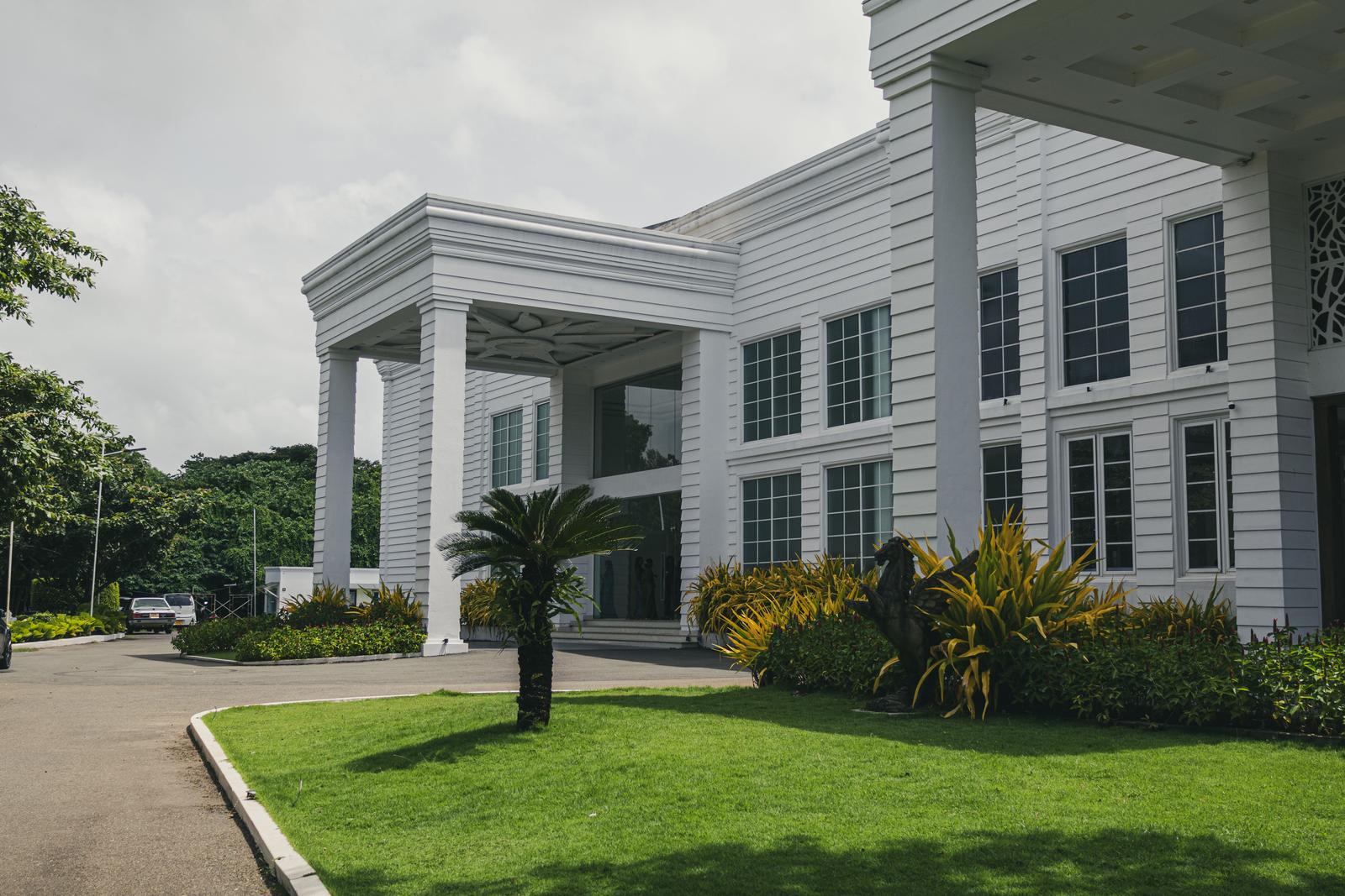 Estate land, Mowe